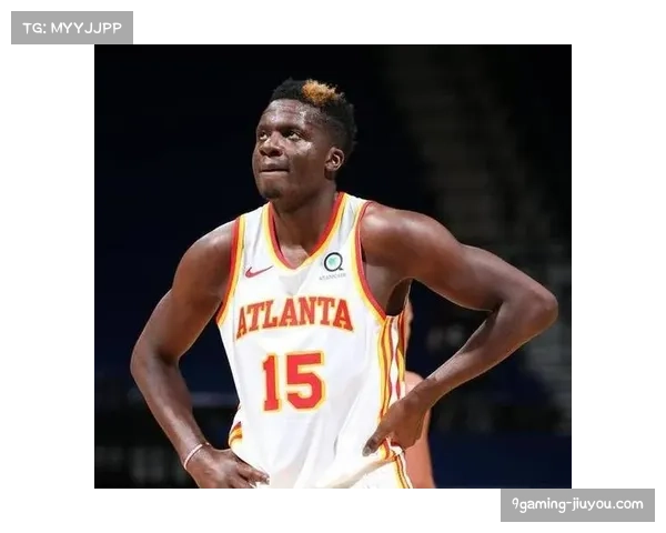 老鹰卡佩拉成功封盖对手上篮,随后自己完成空接暴扣提振士气 老鹰卡佩拉成功封盖对手上篮,随后自己完成空接暴扣提振士气